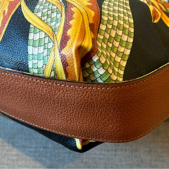 🔥 RARE 🔥 Salvatore Ferragamo Vintage Coated Canvas and Leather Shoulder Bag - Picture 4 of 13